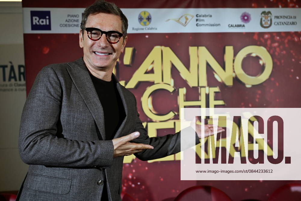 Press conference for the presentation of RAI s New Year s Eve program, L anno che verro , at the S. Giovanni Complex, Catanzaro. Pictured is Marco Liorni, host. Catanzaro, Italy 30 December 2025 Catanzaro Italy - ZUMAa289 20251230_zia_a289_074