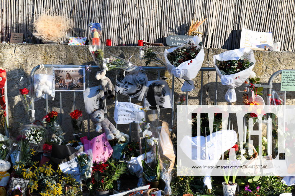 Hommage To Brigitte Bardot Outside Her House - Saint Tropez Supporters of Brigitte Bardot lay flowers, objects representing animals, and letters in memory of Brigitte Bardot outside her home, in Saint Tropez, France, on December 30, 2025. Photo by Florian Poitout ABACAPRESS.COM