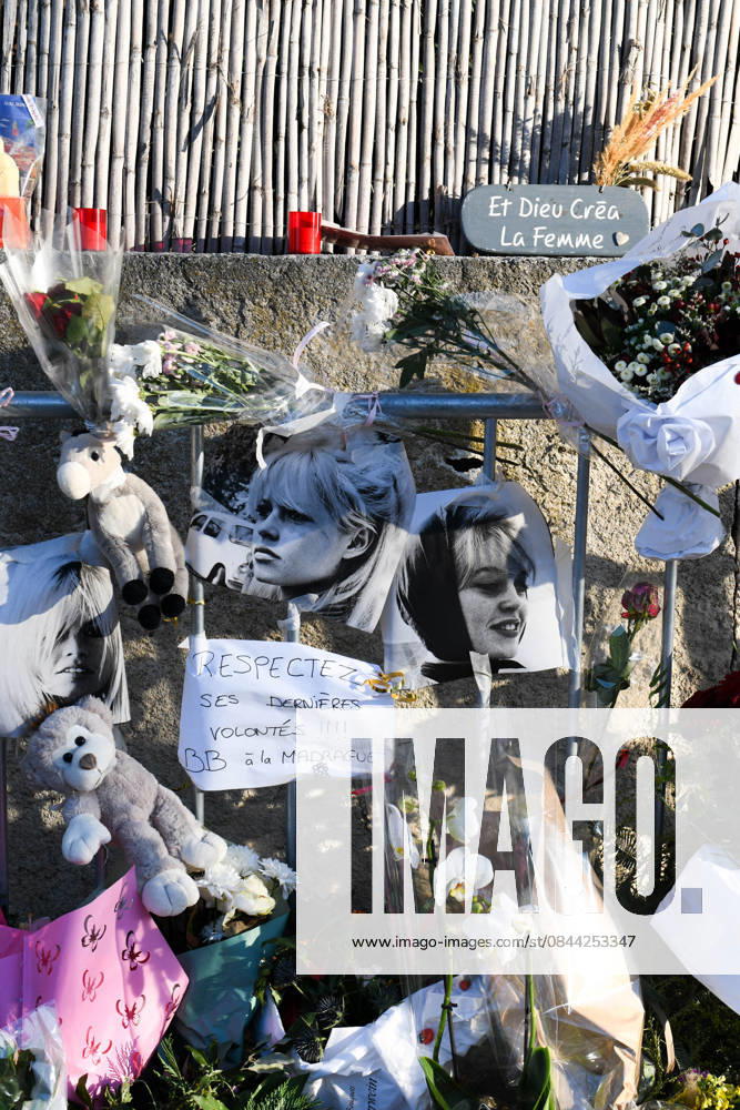 Hommage To Brigitte Bardot Outside Her House - Saint Tropez Supporters of Brigitte Bardot lay flowers, objects representing animals, and letters in memory of Brigitte Bardot outside her home, in Saint Tropez, France, on December 30, 2025. Photo by Florian Poitout ABACAPRESS.COM