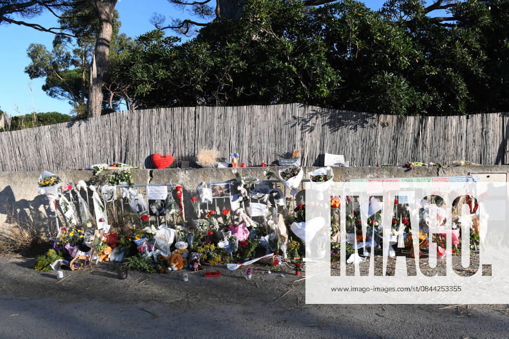 Hommage To Brigitte Bardot Outside Her House - Saint Tropez Supporters of Brigitte Bardot lay flowers, objects representing animals, and letters in memory of Brigitte Bardot outside her home, in Saint Tropez, France, on December 30, 2025. Photo by Florian Poitout ABACAPRESS.COM Saint Tropez France