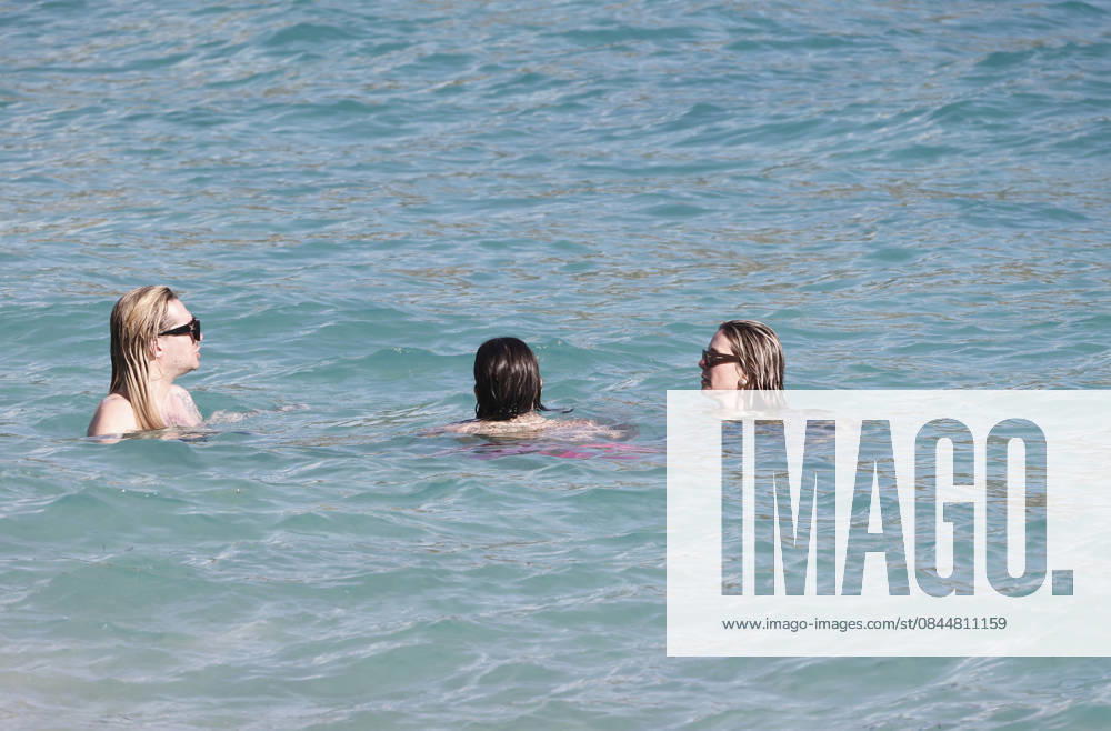Heidi Klum And Tom Kaulitz Beachside - St Barths Heidi Klum and Tom Kaulitz seen enjoying the sun in Saint Barthelemy, France on January 4, 2026. Photo by ABACAPRESS.COM Saint Barthelemy France
