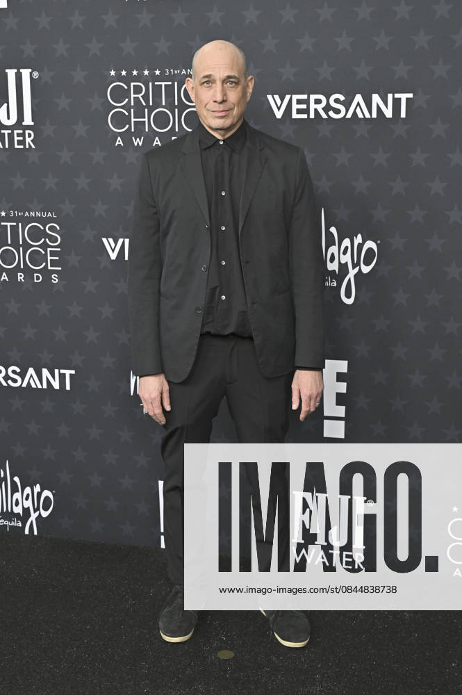 Bruce Eric Kaplan at the 31 Critics Choice Awards 2026 at the Barker Hangar Santa Monica, 04 01 2026 Foto:xD.xStarbuckx xFuturexImagex critics_choice_6180