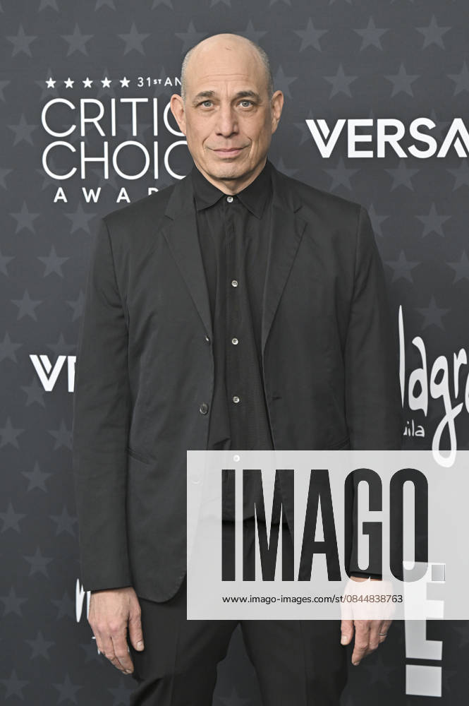 Bruce Eric Kaplan at the 31 Critics Choice Awards 2026 at the Barker Hangar Santa Monica, 04 01 2026 Foto:xD.xStarbuckx xFuturexImagex critics_choice_6181