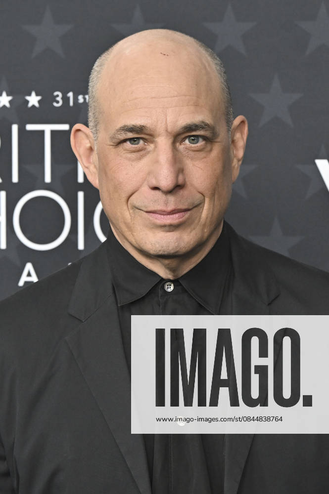 Bruce Eric Kaplan at the 31 Critics Choice Awards 2026 at the Barker Hangar Santa Monica, 04 01 2026 Foto:xD.xStarbuckx xFuturexImagex critics_choice_6182