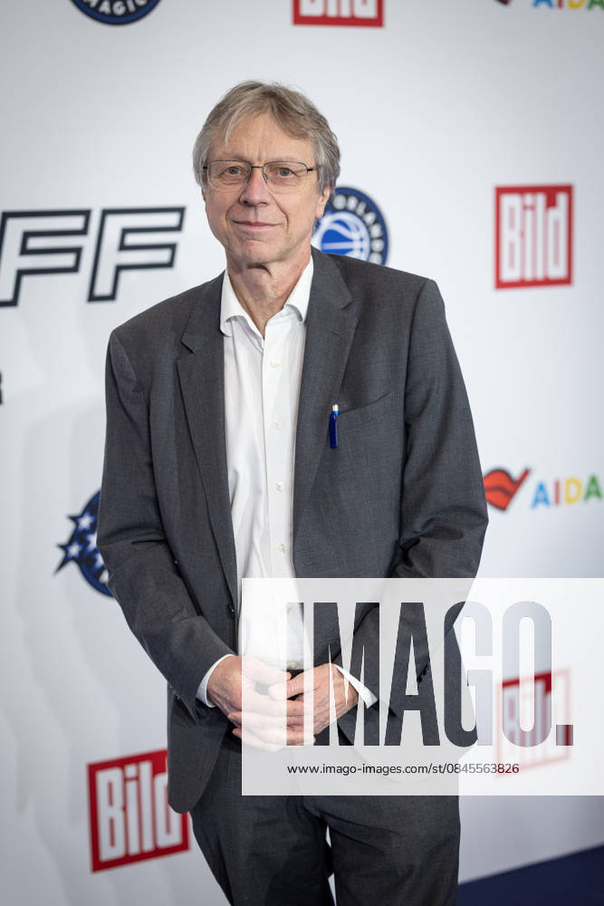 NBA Tip Off Dinner Axel Springer Walter Maria Straten Tip off Dinner Axel Springer Verlag invites you to a dinner at the publishing house in Berlin on the occasion of the NBA game on 15 01