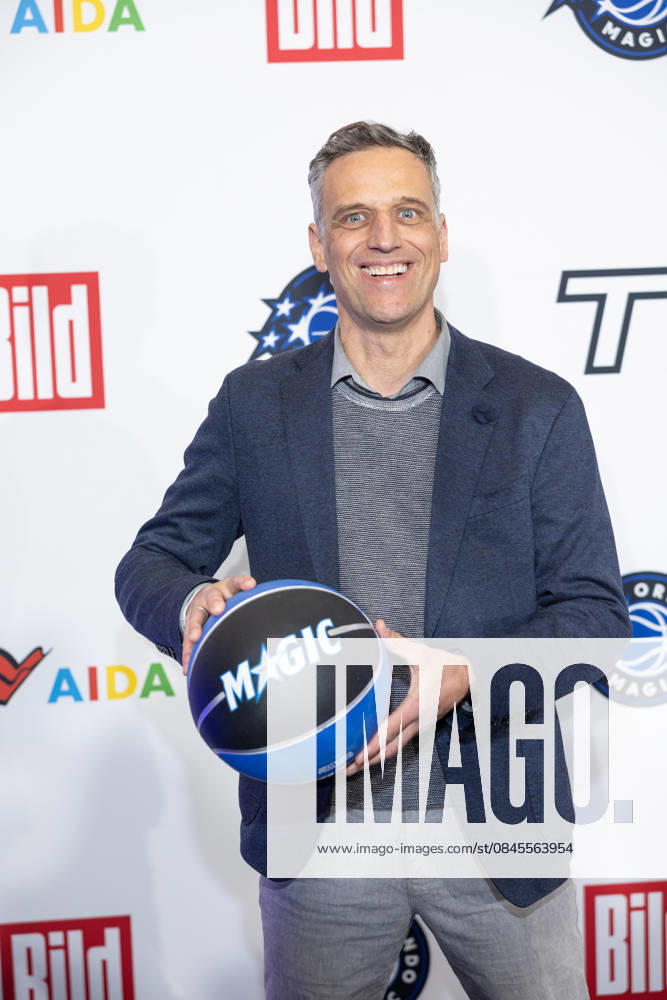 NBA Tip Off Dinner Axel Springer Rocco Bräuniger VP, Country Manager DACH EU Expansion, Amazon customer focus, innovation, leadership Tip off Dinner On the occasion of the NBA game on January 15, Axel Springer Verlag invites you to a dinner at the publishing house in Berlin