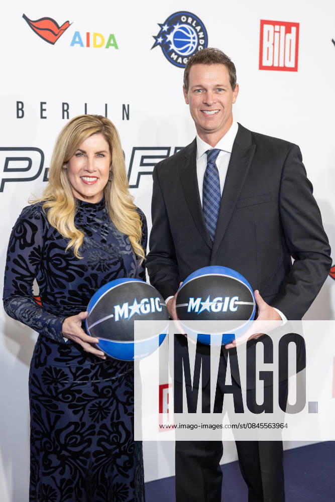 NBA Tip Off Dinner Axel Springer Heather Hoytink US American manager, who has been Senior Vice President SVP and Chief Commercial Officer for US Away From Home Beverages at PepsiCo since January 2026 And accompaniment Tip off Dinner Axel Springer Verlag invites you to a dinner at the publishing house in Berlin on the occasion of the NBA game on 15 01