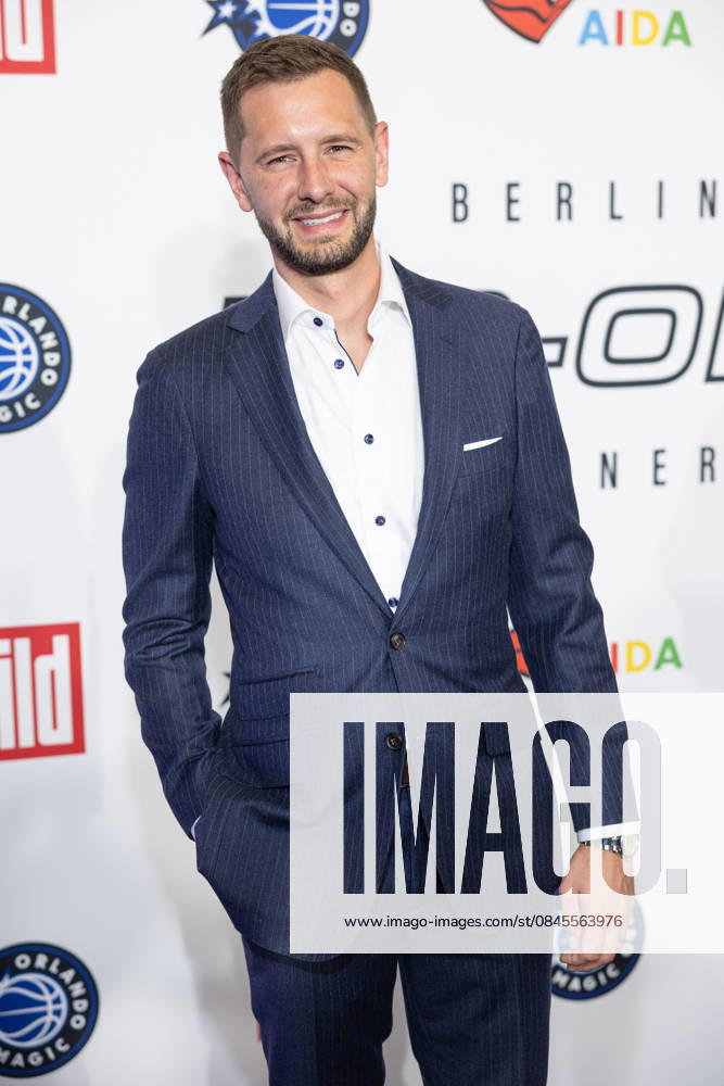 NBA Tip Off Dinner Axel Springer Ryan DeVos Member DeVos Family s Orlando Magic Leadership Council Ryan DeVos Tip Off Dinner Axel Springer Verlag invites you to a dinner at the publishing house in Berlin on the occasion of the NBA game on January 15th.
