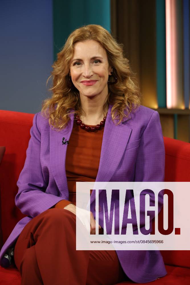 Ilka Petersen hosts the television program DAS Rote Sofa, a live talk show on Norddeutscher Rundfunk, photo session on 16 1 2026 in the NDR television studio in Hamburg Lokstedt