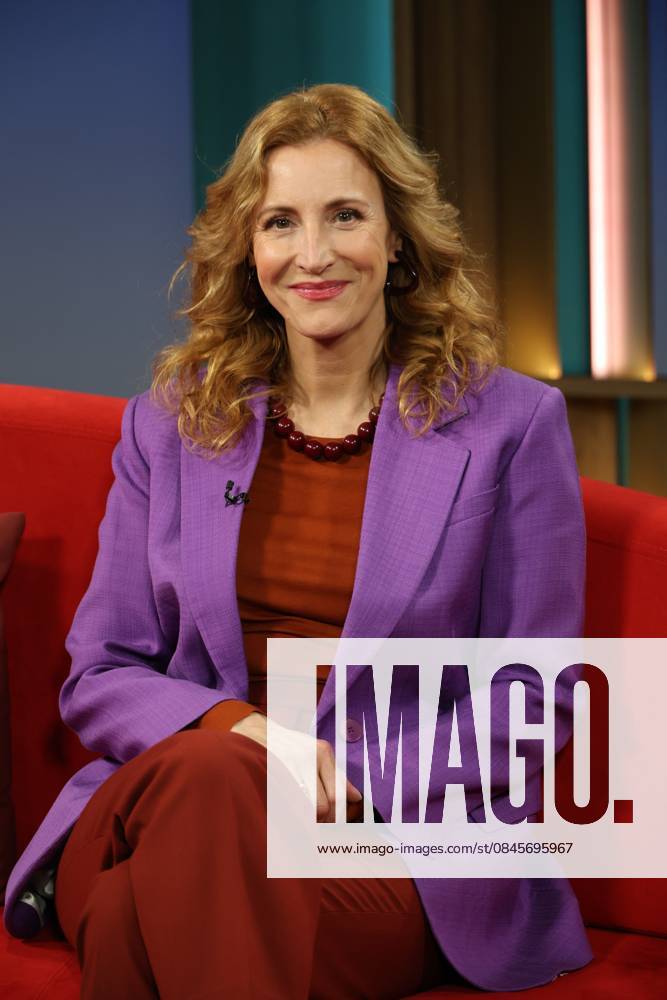 Ilka Petersen hosts the television program DAS Rote Sofa, a live talk show on Norddeutscher Rundfunk, photo session on 16 1 2026 in the NDR television studio in Hamburg Lokstedt
