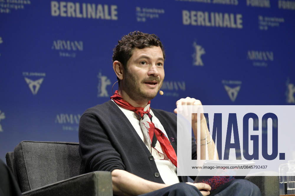 Michael Stütz presenting the merchandise items before the program press conference of the Berlinale 2026 76 Berlin International Film Festival at the Akademie der Künste Berlin, 20 01 2026 Foto:xM.xBehrensx xFuturexImagex berlinale_pk_6128