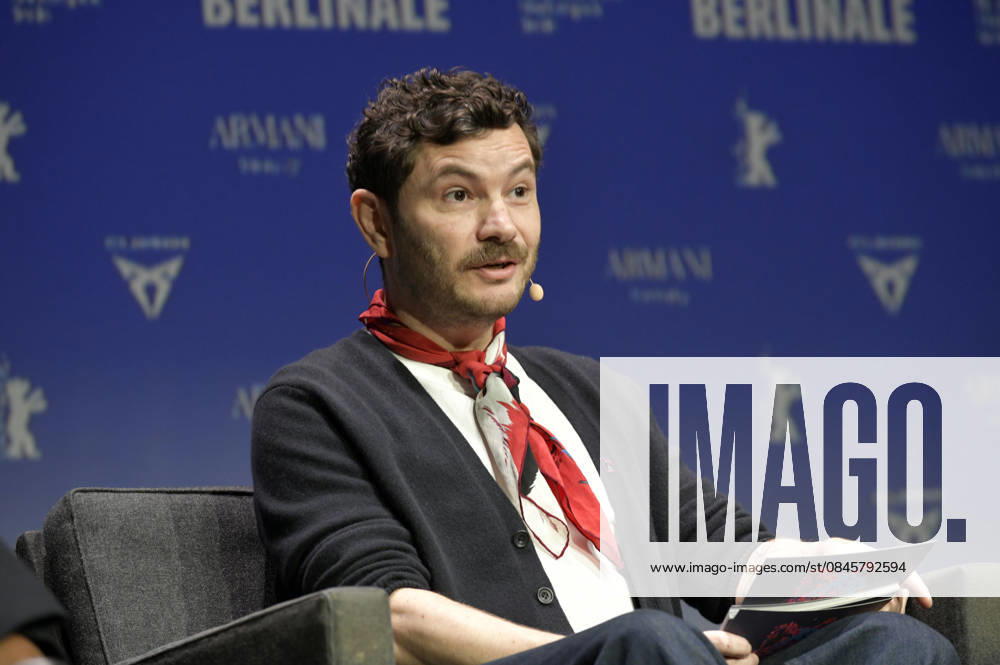 Michael Stütz presenting the merchandise items before the program press conference of the Berlinale 2026 76 Berlin International Film Festival at the Akademie der Künste Berlin, 20 01 2026 Foto:xM.xBehrensx xFuturexImagex berlinale_pk_6130