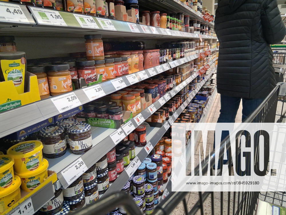 Marktkauf shopping in times of inflation Marktkauf shopping in a supermarket or discount store