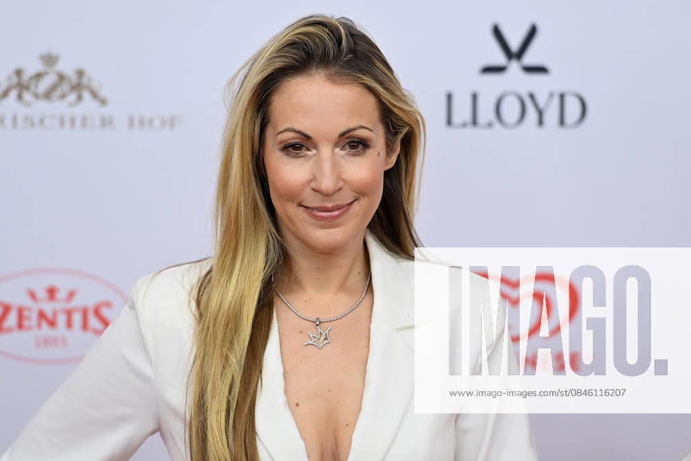 Andrea Kaiser presenter, single image, cropped single motif, portrait, portrait 50 German Film Ball, red carpet, red carpet, on 24 01 2026 at the H o t e l B a y e r i s h e r H o f, M u e n c h e n