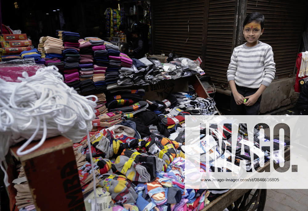 IND , INDIA This boy works in the vending place of his parents in Agra instead of going to school Child labor , 04 01 2026 IND , INDIA This boy works in the vending place of his parents in Agra instead of going to school Child labor