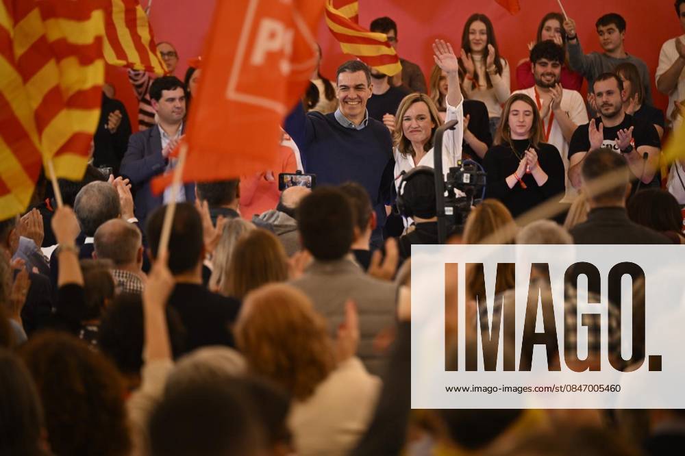 The Secretary General of the PSOE and President of the Government, Pedro Sánchez, and the Secretary of Autonomous Policy of the CEF, Secretary General of the Aragonese Socialists and candidate for the Presidency of Aragón, Pilar Alegría, intervene in the closing ceremony of the PSOE campaign in Aragón, intervene in the closing ceremony of the campaign, on February 6, 2026, in Zaragoza, Aragon Spain The elections will be held next Sunday, February 8 06 FEBRUARY 2026 ELECTIONS MITIN CAMPAIGN ELECTORAL CAMPAIGN MAÑOS MAÑAS Marcos Cebriá Zaragoza Aragon Zaragoza Aragon Aragon Spain