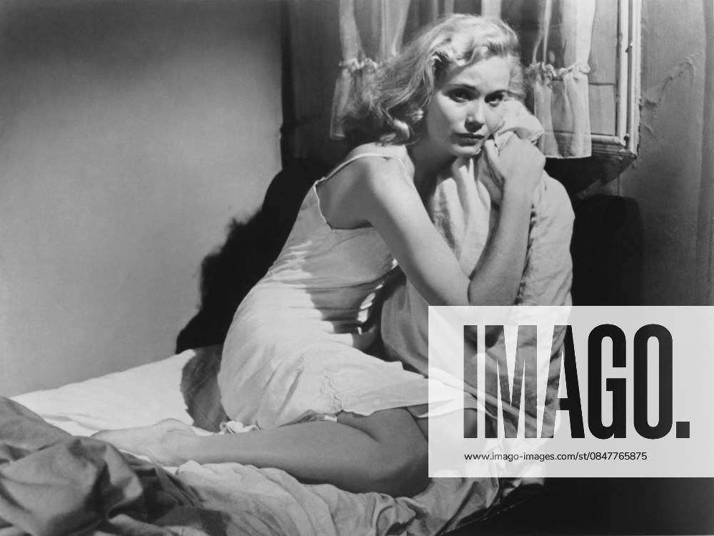 1954 - On The Waterfront - Movie Set RELEASED: Jun 24, 1954 - Original Film Title: On The Waterfront. PICTURED: EVA MARIE SAINT. Hollywood California USA