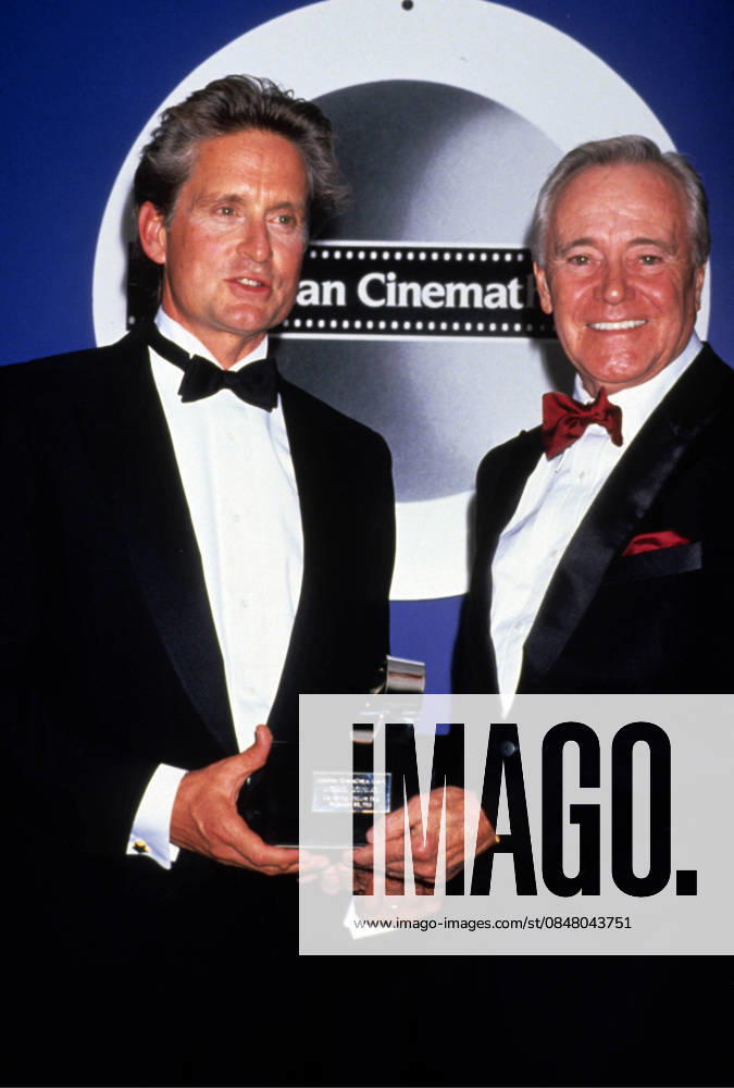 Hollywood Entertainment News - Jan. 1, 1993 Jan. 1, 1993 - Hollywood, California, U.S. - Exact Date Unknown.MICHAEL DOUGLAS & JACK LEMMON. 01 01 1993