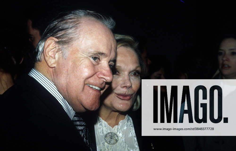 Jack Lemmon Dead @ 76 Apr 22, 1998; Los Angeles, CA, USA; Actor JACK LEMMON & wife FELICIA @ A Salute to Carols. JACK LEMMON (76) was born in Boston, Feb. 28, 1925 & died of cancer June 27, 2001..