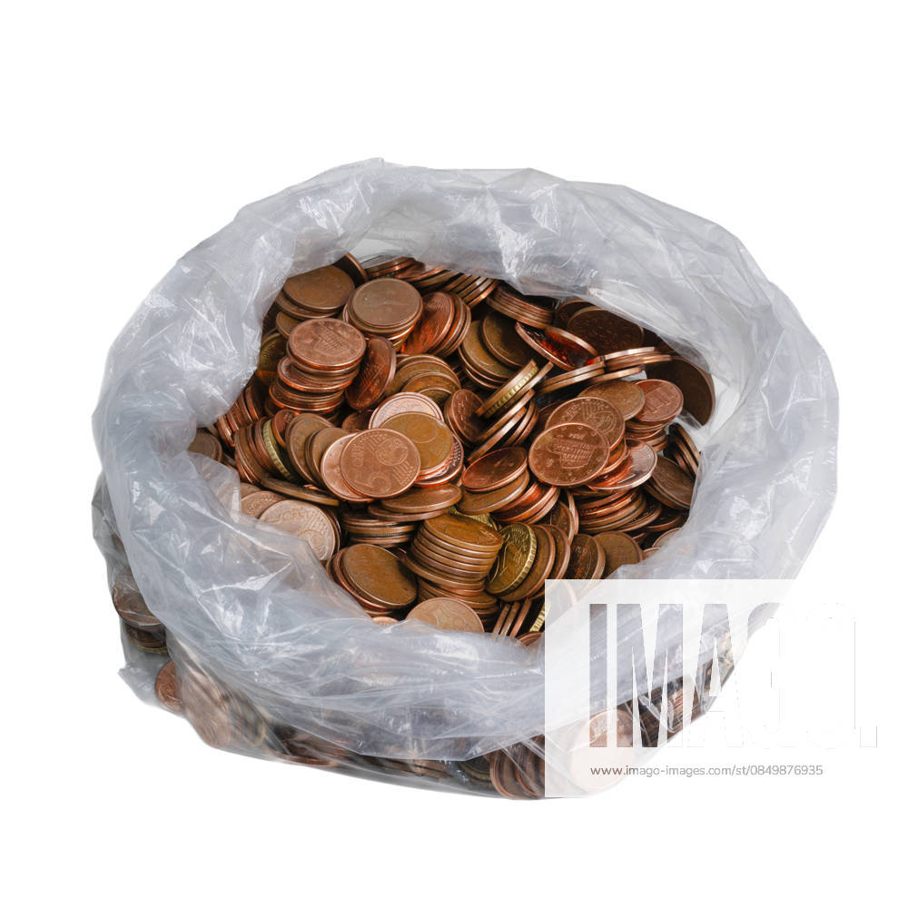 Eine Plastiktüte voller Euro-Münzen a plastic bag full of euro coins on a transparent background (License=RF)