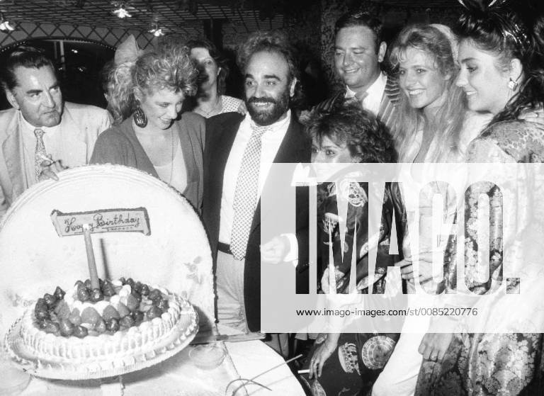 Demis Roussos celebrates his 40th birthday in Brussels. (BELGA ARCHIVES) x8970242x