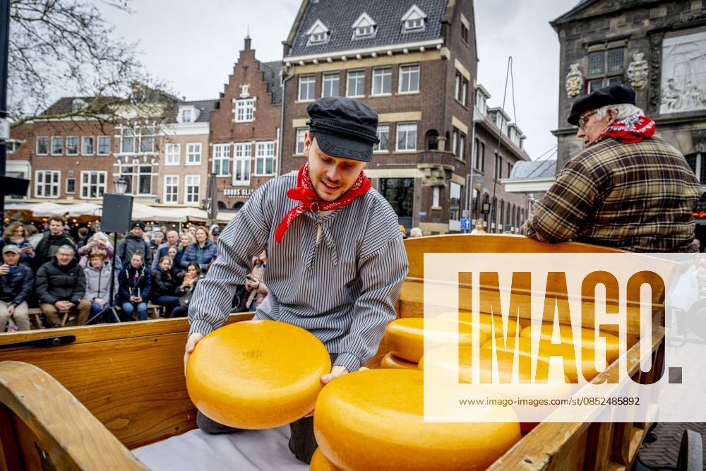 GOUDA - Tourists visit the Gouda cheese market. For several centuries, the Gouda cheese market was a market in front of the Waag in Gouda where the famous Gouda cheese was traded. Farmers from the region brought their cheeses to the market in horse-drawn cheese carts, where they were weighed, inspected, and sold. ROBIN UTRECHT ANP netherlands out - belgium out