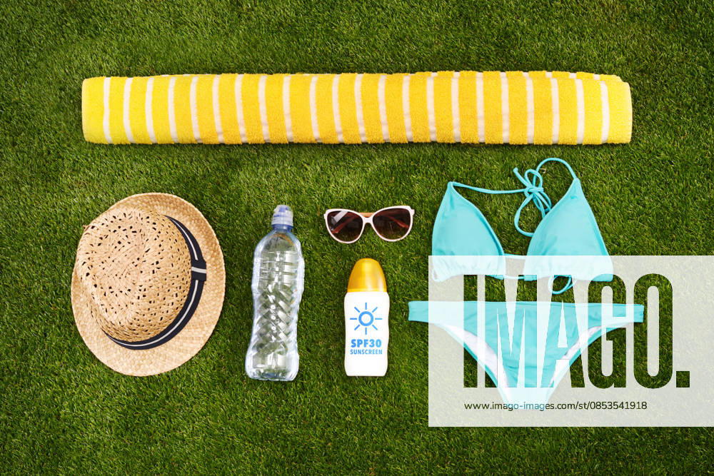 High angle shot of womens beach clothing (License=RF) ,model released, Symbolfoto