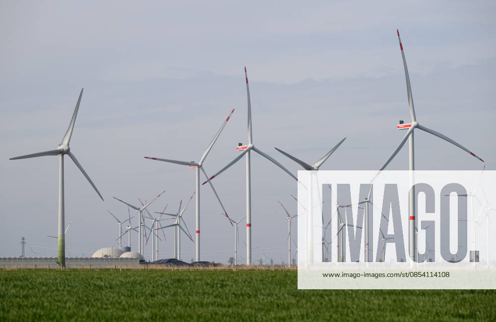 Wind energy Numerous wind turbines turning near Heide in Schleswig Holstein Heide Schleswig Holstein Germany Z9A_7976