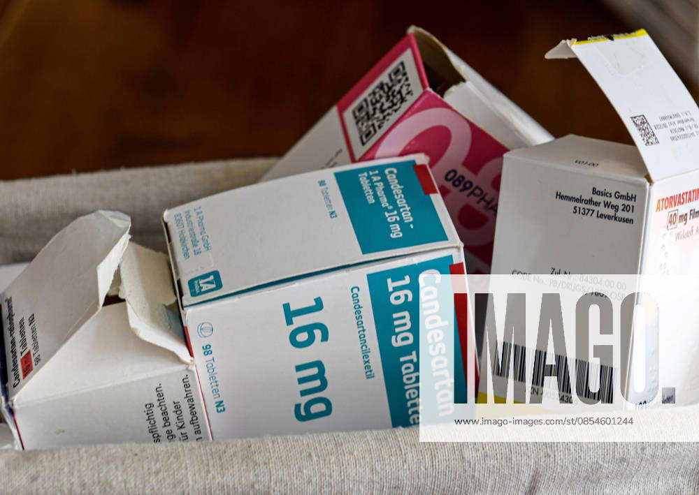 Various prescription-only tablets in a storage basket The federal government is seeking to reform the healthcare system The expenditure of statutory health insurance funds is growing faster than their expenditure The health insurance funds are to save billions, and the insured are to be asked to pay as well