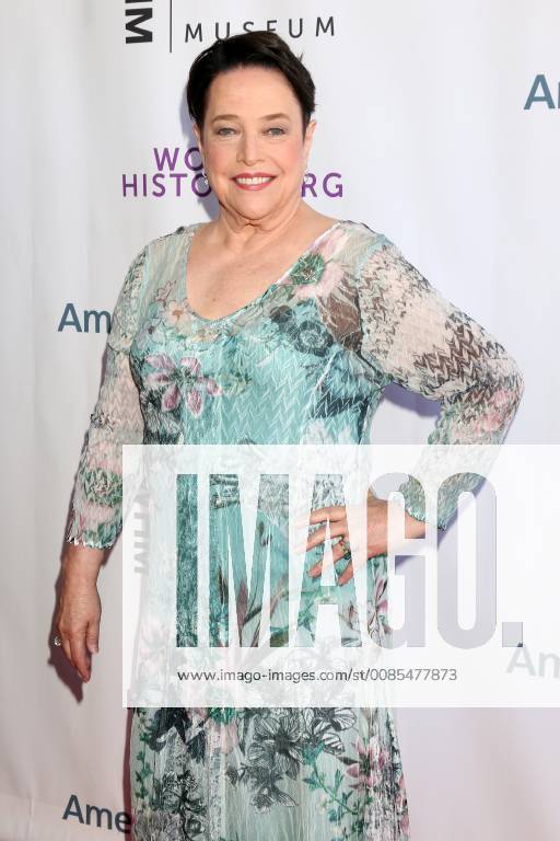 LOS ANGELES - SEP 15: Kathy Bates at the Women Making History Awards 2018 at the Beverly Hilton Hotel on September 15, 2018 in Beverly Hills, CA