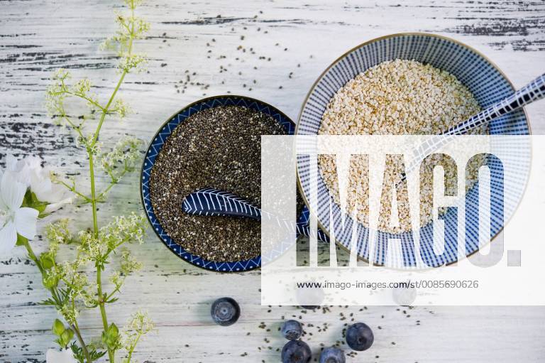 IMAGO Nature: Unsere Erde, Klimawandel, Ernährung, Pflanzen der Zukunft, Amaranth Bowls of black chia seeds and amaranth ASF06216