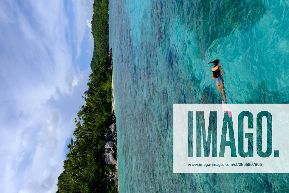 Indonesia, Anambas Islands - drone view snorkeller over reef Jemaja, Riau Islands, Indonesia CR_GFEQ260516-2030184-01 ,model released, Symbolfoto
