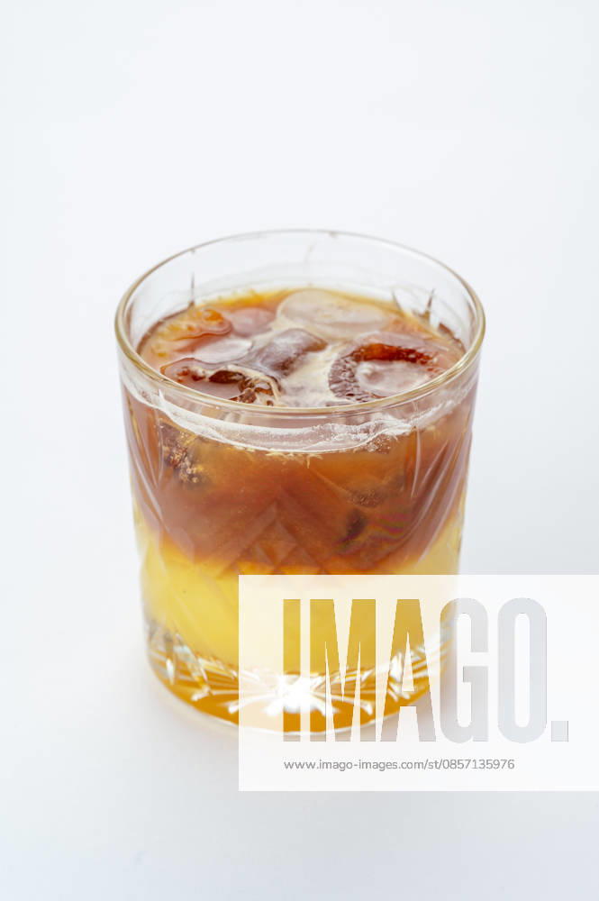 IMAGO Creative, Food, Trend, Iced Coffee Refreshing bumble coffee with orange juice and ice R_KUAL260514A-2025102-01