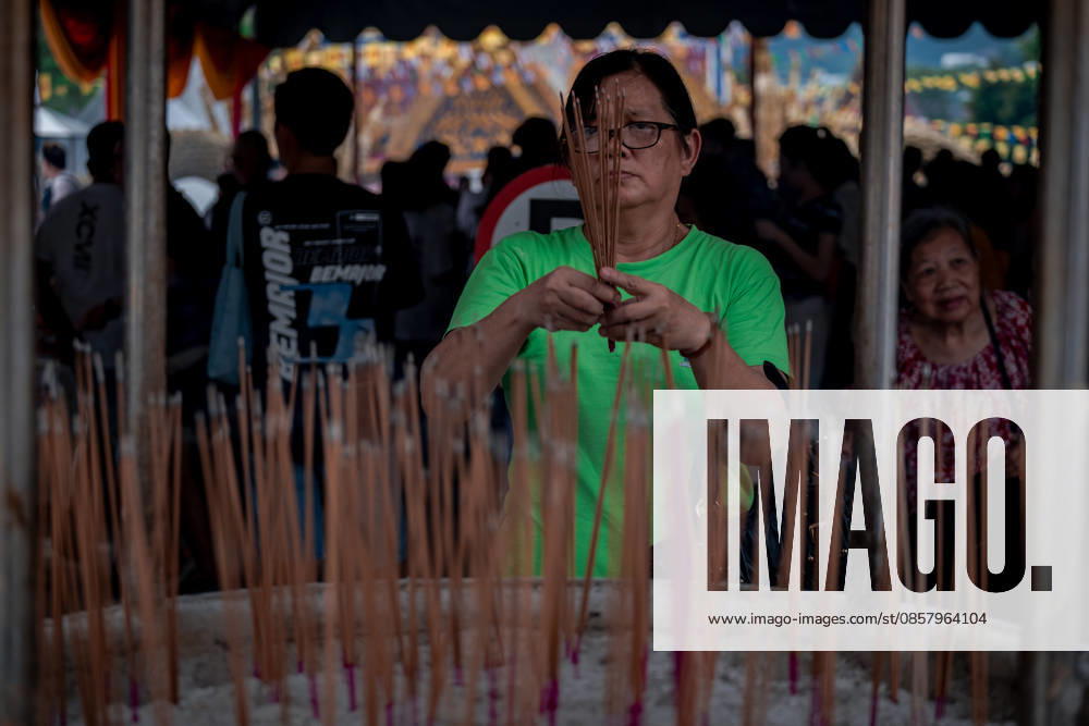 Vesak Day celebration in Malaysia SELANGOR, MALAYSIA - MAY 31: Buddhist devotees gathered at Wat Chetawan to perform a religious ceremony in conjunction with the Vesak Day Celebration in Selangor, Malaysia on May 31, 2026. Syaiful Redzuan Anadolu Selangor Malaysia. Editorial use only. Please get in touch for any other usage.