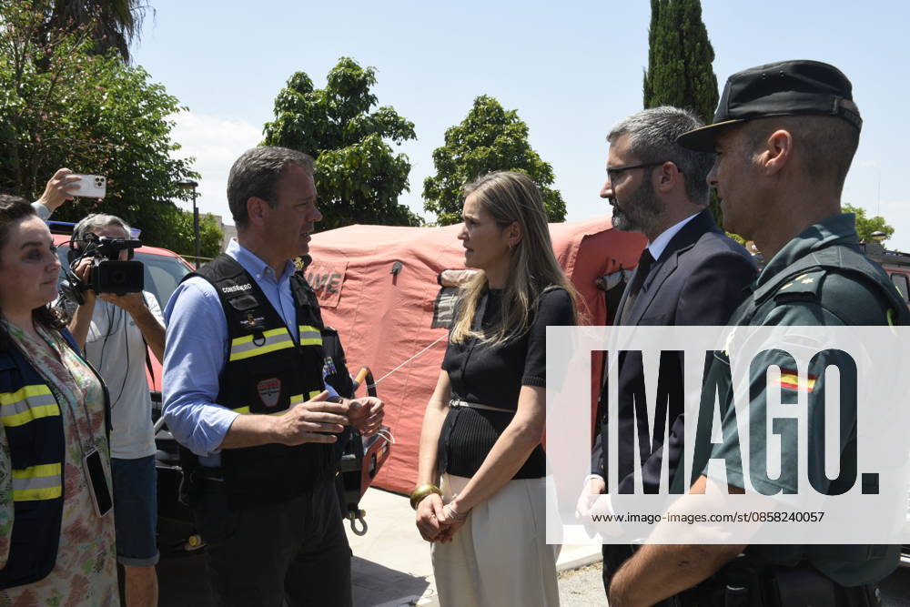 Second day of extinguishing the fire in Los Garres Murcia and has forced preventive evictions The third vice president and Minister for Ecological Transition and the Demographic Challenge, Sara Aagesen, visits the Advanced Command post of the fire in Los Garres, June 2, 2026, in Murcia, Region of Murcia Spain The fire declared yesterday afternoon June 3 in the Murcian districts of Los Garres and Lages caused the activation of the Infomur Plan in emergency phase, in situation two, A total of 250 troops from the Region of Murcia are working in the area, along with local and state resources Units of the Third Intervention Battalion of the Military Emergency Unit UME have gone from their base in Bétera Valencia to help in fighting this fire, a
