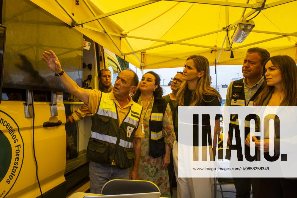 Second day of extinguishing the fire in Los Garres Murcia and has forced preventive evictions The third vice president and Minister for Ecological Transition and Demographic Challenge, Sara Aagesen, visits the Advanced Command post of the fire in Los Garres, June 2, 2026, in Murcia, Region of Murcia Spain The fire declared yesterday afternoon June 3 in the Murcian districts of Los Garres and Lages caused the activation of the Infomur Plan in emergency phase, in situation two, A total of 250 troops from the Region of Murcia are working in the area, along with local and state resources Units of the Third Battalion of Intervention of the Military Emergency Unit UME have gone from their base in Bétera Valencia to help in fighting this fire, af