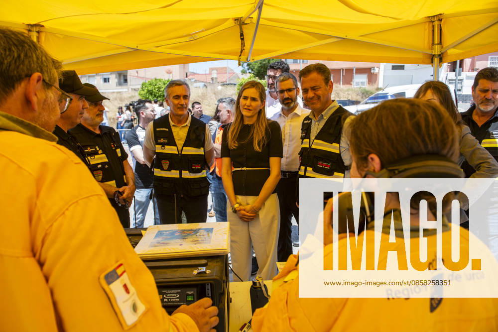 Second day of extinguishing the fire in Los Garres Murcia and has forced preventive evictions The third vice president and Minister for Ecological Transition and Demographic Challenge, Sara Aagesen, visits the Advanced Command post of the fire in Los Garres, June 2, 2026, in Murcia, Region of Murcia Spain The fire declared yesterday afternoon June 3 in the Murcian districts of Los Garres and Lages caused the activation of the Infomur Plan in emergency phase, in situation two, A total of 250 troops from the Region of Murcia are working in the area, along with local and state resources Units of the Third Battalion of Intervention of the Military Emergency Unit UME have gone from their base in Bétera Valencia to help in fighting this fire, af