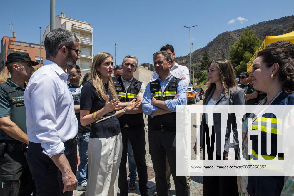 Second day of extinguishing the fire in Los Garres Murcia and has forced preventive evictions The third vice president and Minister for Ecological Transition and Demographic Challenge, Sara Aagesen, visits the Advanced Command post of the fire in Los Garres, June 2, 2026, in Murcia, Region of Murcia Spain The fire declared yesterday afternoon June 3 in the Murcian districts of Los Garres and Lages caused the activation of the Infomur Plan in emergency phase, in situation two, A total of 250 troops from the Region of Murcia are working in the area, along with local and state resources Units of the Third Battalion of Intervention of the Military Emergency Unit UME have gone from their base in Bétera Valencia to help in fighting this fire, af