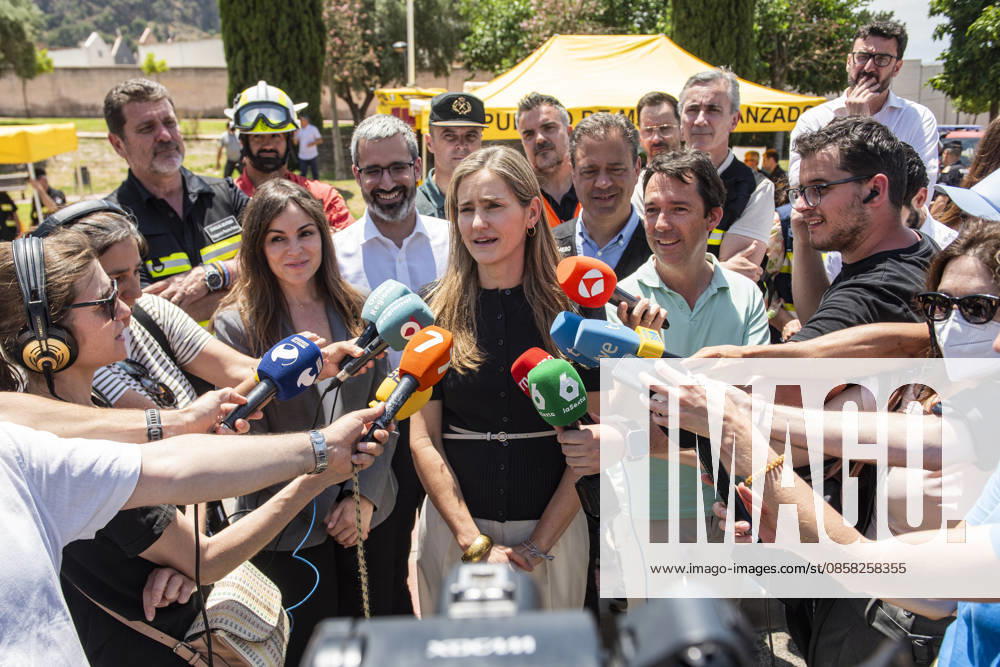 Second day of extinguishing the fire in Los Garres Murcia and has forced preventive evictions The third vice president and Minister for Ecological Transition and Demographic Challenge, Sara Aagesen, attends the media on his visit to the Advanced Command post of the fire in Los Garres, June 2, 2026, in Murcia, Region of Murcia Spain The fire declared yesterday afternoon June 3 in the districts of Los Garres and Lages Murcia caused the activation of the Infomur Plan in emergency phase, A total of 250 troops from the Region of Murcia are working in the area, along with local and state resources Units of the Third Intervention Battalion of the Military Emergency Unit UME have gone from their base in Bétera Valencia to help in the fight against