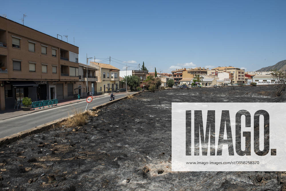 Second day of extinguishing the fire in Los Garres Murcia and has forced preventive evictions Burned areas by fire in Los Garres, June 2, 2026, in Murcia, Region of Murcia Spain The fire declared yesterday afternoon June 3 in the Murcian districts of Los Garres and Lages caused the activation of the Infomur Plan in emergency phase, in situation two, A total of 250 troops from the Region of Murcia are working in the area, along with local and state resources Units of the Third Intervention Battalion of the Military Emergency Unit UME have gone from their base in Bétera Valencia to help in fighting this fire, after being requested by the President of the Regional Government, Fernando López Miras 03 JUNE 2026 Víctor Ferná Murcia, Region de Mu