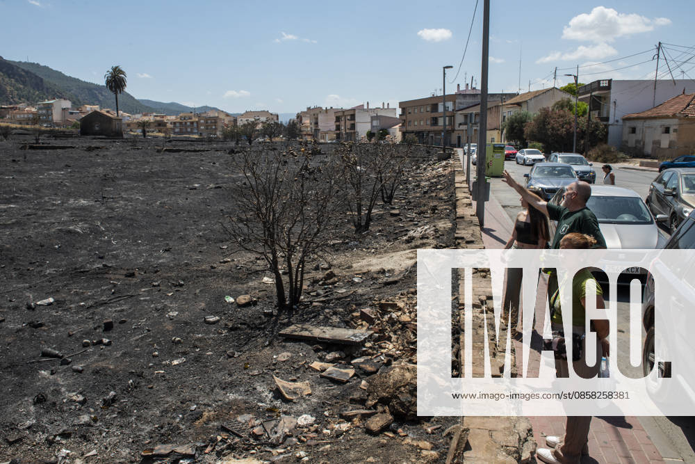 Second day of extinguishing the fire in Los Garres Murcia and has forced preventive evictions Burned areas by fire in Los Garres, June 2, 2026, in Murcia, Region of Murcia Spain The fire declared yesterday afternoon June 3 in the Murcian districts of Los Garres and Lages caused the activation of the Infomur Plan in emergency phase, in situation two, A total of 250 troops from the Region of Murcia are working in the area, along with local and state resources Units of the Third Intervention Battalion of the Military Emergency Unit UME have gone from their base in Bétera Valencia to help in fighting this fire, after being requested by the President of the Regional Government, Fernando López Miras 03 JUNE 2026 Víctor Ferná Murcia, Region de Mu