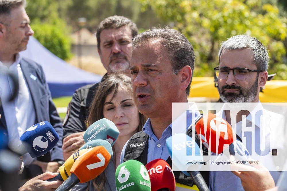 Second day of extinguishing the fire in Los Garres Murcia and has forced preventive evictions The Minister of Presidency, Youth, External Action and Emergencies of the Region of Murcia, Marcos Ortuno Soto, attends the media from the Advanced Command post of the fire in Los Garres, June 2, 2026, in Murcia, Region of Murcia Spain The fire declared yesterday afternoon June 3 in the Murcian districts of Los Garres and Lages caused the activation of the Infomur Plan in emergency phase, A total of 250 troops from the Region of Murcia are working in the area, along with local and state resources Units of the Third Intervention Battalion of the Military Emergency Unit UME have gone from their base in Bétera Valencia to help in the fight against th