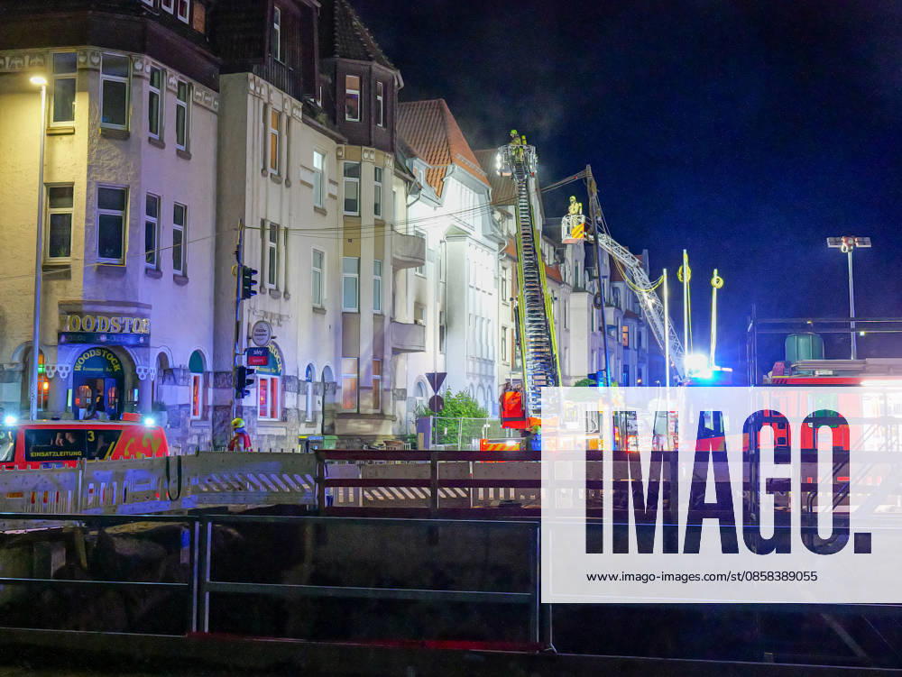 Apartment fire in Hanover Döhren An apartment was on fire in Hanover Fire brigade rescued several people from the building using two turntable ladders