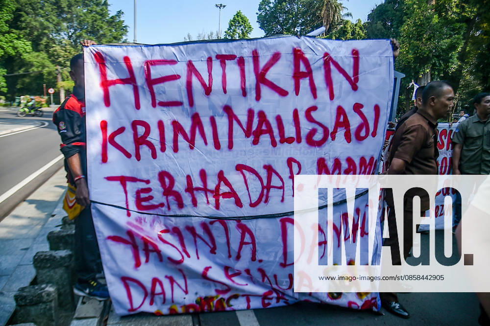 Papuan student activists protested during World Environment Day celebrations in Bandung, Indonesia. They opposed the National Strategic Project (PSN) and geothermal project in the Gede Pangrango area of Ã¢â‚¬¹Ã¢â‚¬¹West Java, as well as the seizure of indigenous land, criminalization, and militarism in Papua. They also called for a free Palestine and an end to Israeli oppression. Bandung Indonesia - ZUMAr272 20260605_zip_r272_012