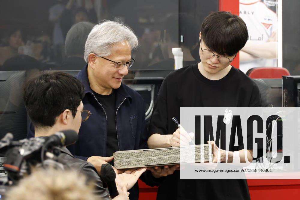Nvidia CEO jensen huang visits T1 base camp, meets Faker in Seoul Jensen Huang (L), chief executive officer of Nvidia, exchanges autographed merchandise with professional League of Legends player Lee Sang-hyeok Faker (R) of South Korean esports organization T1 at T1 Base Camp in Seoul, South Korea, on June 05, 2026. Seoul South Korea