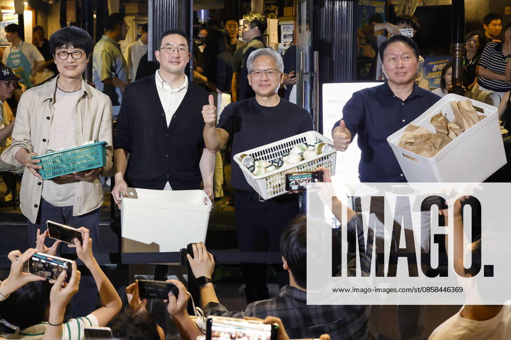 Nvidia CEO jensen huang poses with Naver, LG and SK chiefs after dinner in Seoul (L-R) Lee Hae-jin, founder and global investment officer (GIO) of Naver, Koo Kwang-mo, chairman of LG Group, Jensen Huang, chief executive officer of Nvidia, and Chey Tae-won, chairman of SK Group, pose for a photo after dinner at a Korean barbecue restaurant in Seoul, South Korea, on June 05, 2026. Seoul South Korea