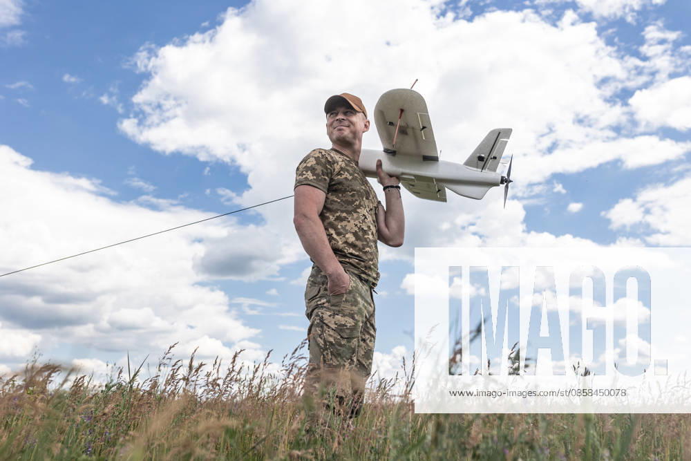 Ukrainian drone unit in Donetsk Oblast DONETSK OBLAST, UKRAINE - JUNE 5: A Ukrainian soldier with a reconnaissance drone in the Donetsk Oblast, Ukraine, 5 June 2026 Diego Herrera Carcedo Anadolu Donetsk Ukraine. Editorial use only. Please get in touch for any other usage.