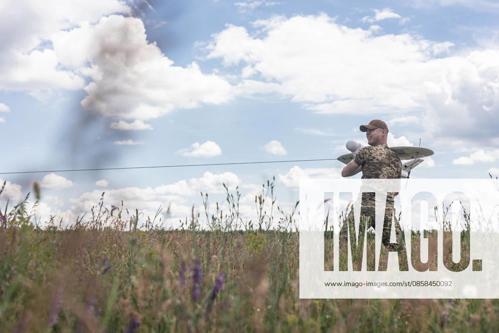 Ukrainian drone unit in Donetsk Oblast DONETSK OBLAST, UKRAINE - JUNE 5: A Ukrainian soldier with a reconnaissance drone in the Donetsk Oblast, Ukraine, 5 June 2026 Diego Herrera Carcedo Anadolu Donetsk Ukraine. Editorial use only. Please get in touch for any other usage.