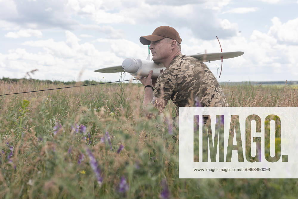 Ukrainian drone unit in Donetsk Oblast DONETSK OBLAST, UKRAINE - JUNE 5: A Ukrainian soldier with a reconnaissance drone in the Donetsk Oblast, Ukraine, 5 June 2026 Diego Herrera Carcedo Anadolu Donetsk Ukraine. Editorial use only. Please get in touch for any other usage.