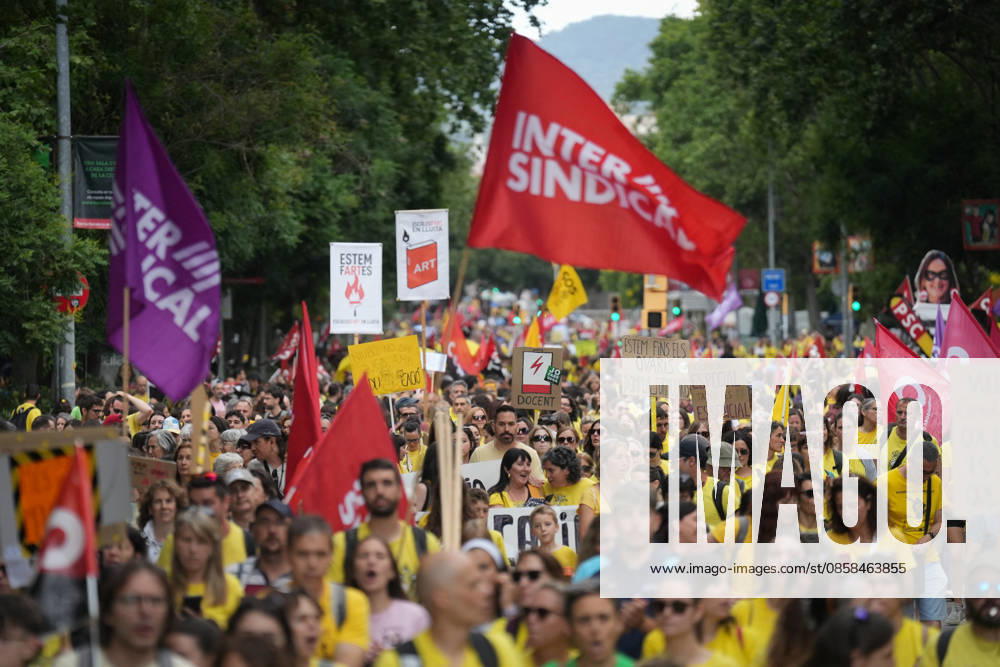 The demonstration, called by the unions Ustec-Stes, CGT Ensenyament and Intersindical, demand a salary increase higher than the one agreed by the Government with CCOO and UGT, the reduction of ratios, more resources for inclusive schools, more staff in the centers and less bureaucracy, as well as the reopening of a specific negotiating table and the presentation of a real proposal for labor improvements by the ministry 05 JUNE 2026 MANIFESTATION EDUCATIONAL COMMUNITY EDUCATION Barcelona, Catalunya Barcelona, Catalunya Spain